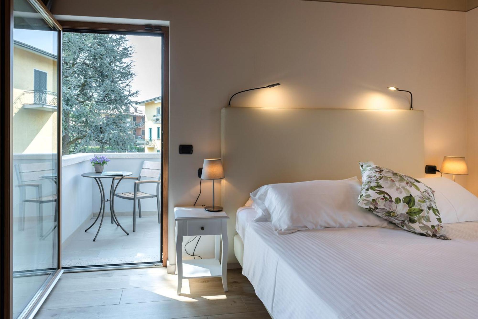 Charming Sirmione Bed & Breakfast エクステリア 写真