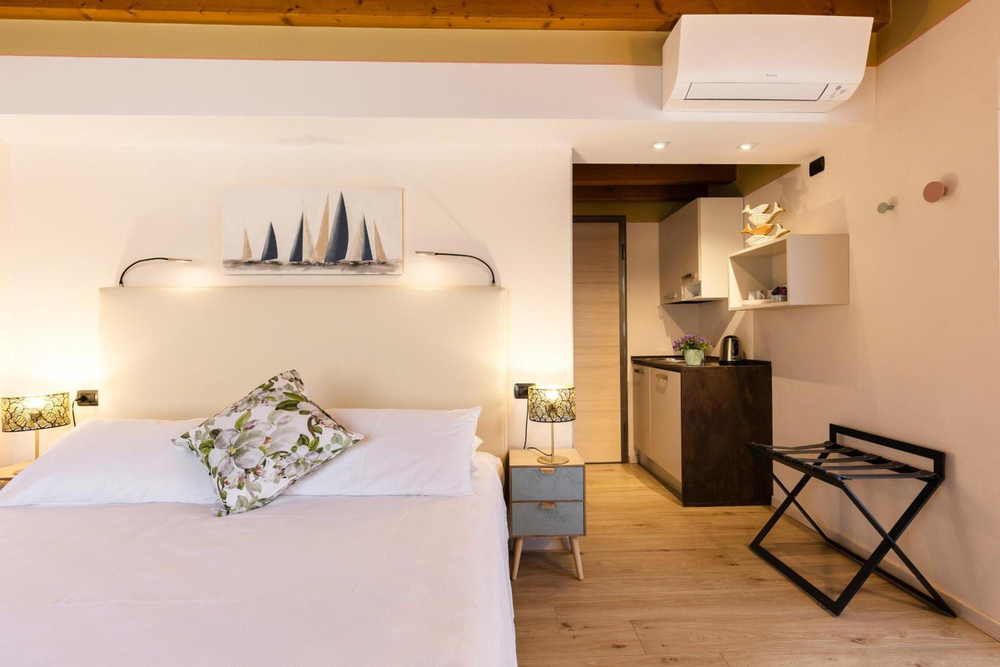 Charming Sirmione Bed & Breakfast エクステリア 写真