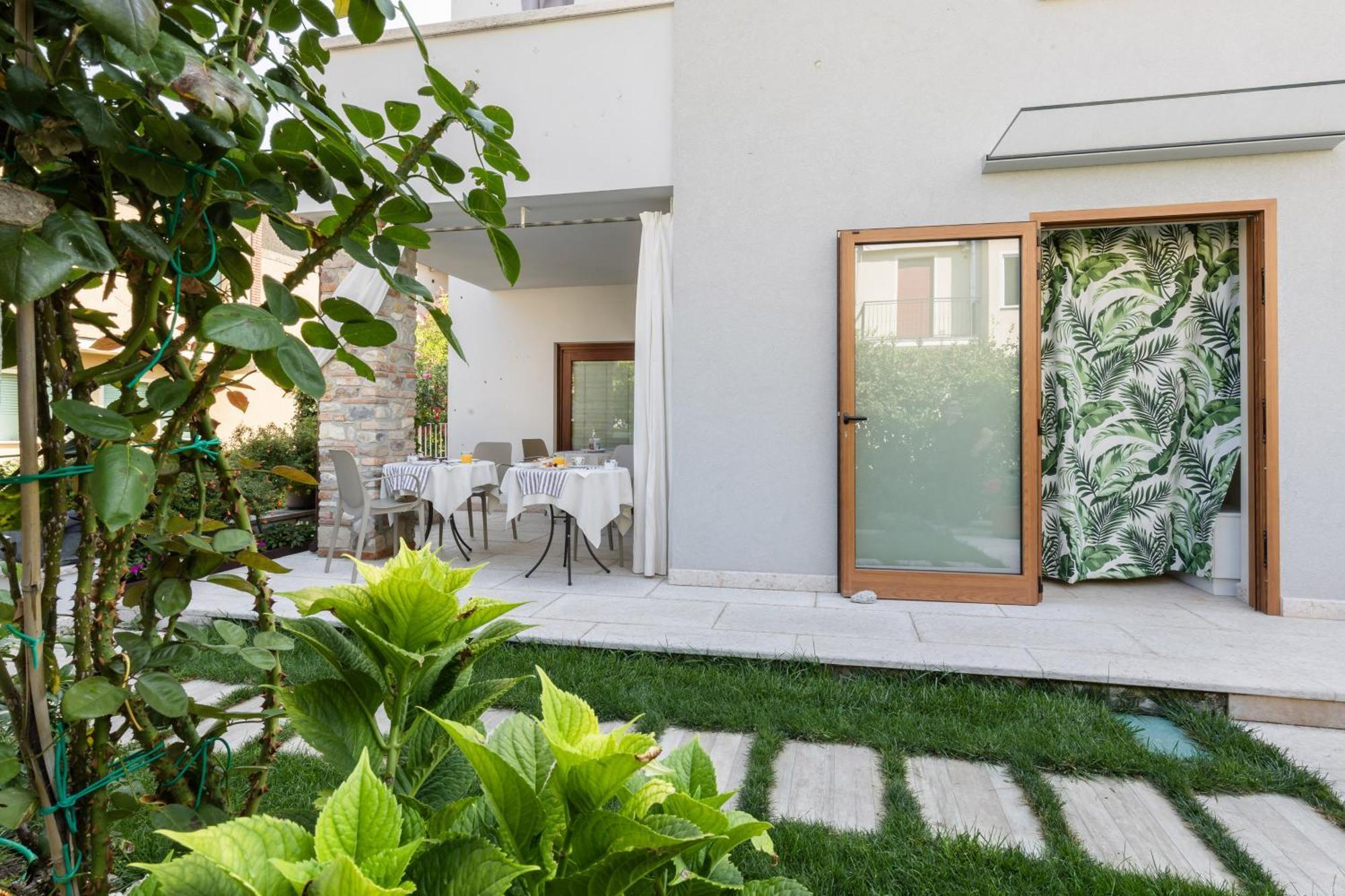 Charming Sirmione Bed & Breakfast エクステリア 写真